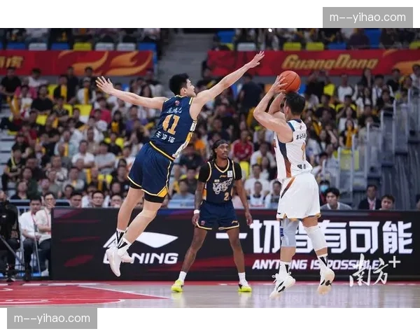 广东宏远42分狂胜四川止颓 萨姆纳陈家政末节合砍38分